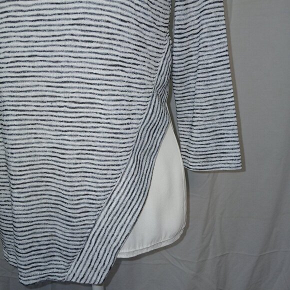 WHITE HOUSE BLACK MARKET 3\4 SLEEVE LINED TOP, BLACK AND WHITE STRIPES, SIZE XS - Picture 3 of 9